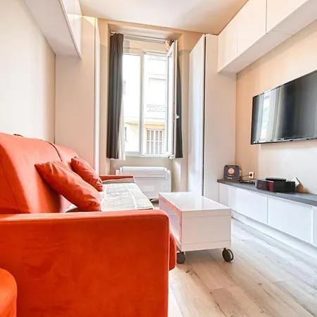Beautiful And Cozy In The Heart Of Apartment *